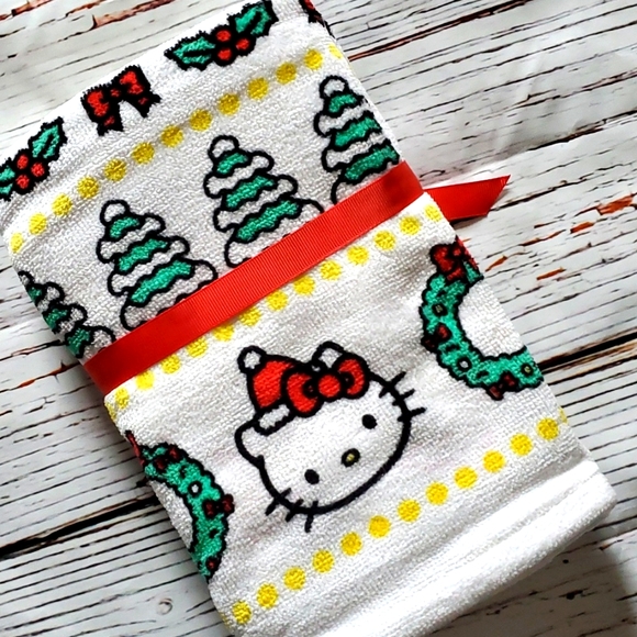 Hello Kitty Other - 🆕️ SANRIO LIMITED EDITION HELLO KITTY CHRISTMAS HAND TOWELS (2 PACK) 🎄
